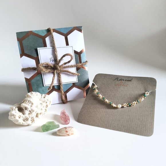 Floral Daisy Beaded Handmade Bracelet, Minimalist Stainless Steel Gold Accessory - Picture 3 of 9